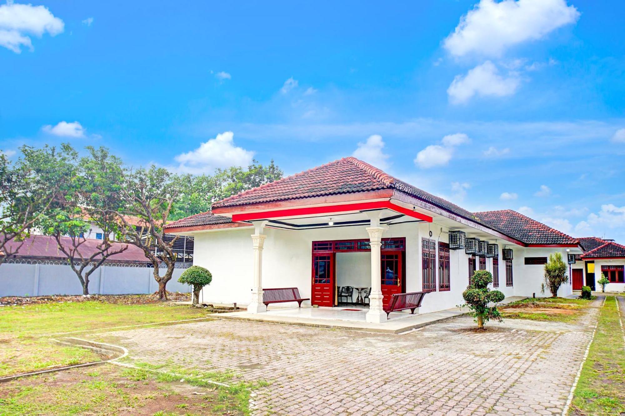 Hotel O Krakatau Near Universitas Muhammadiya Sumatra Utara Umsu Medan Eksteriør billede