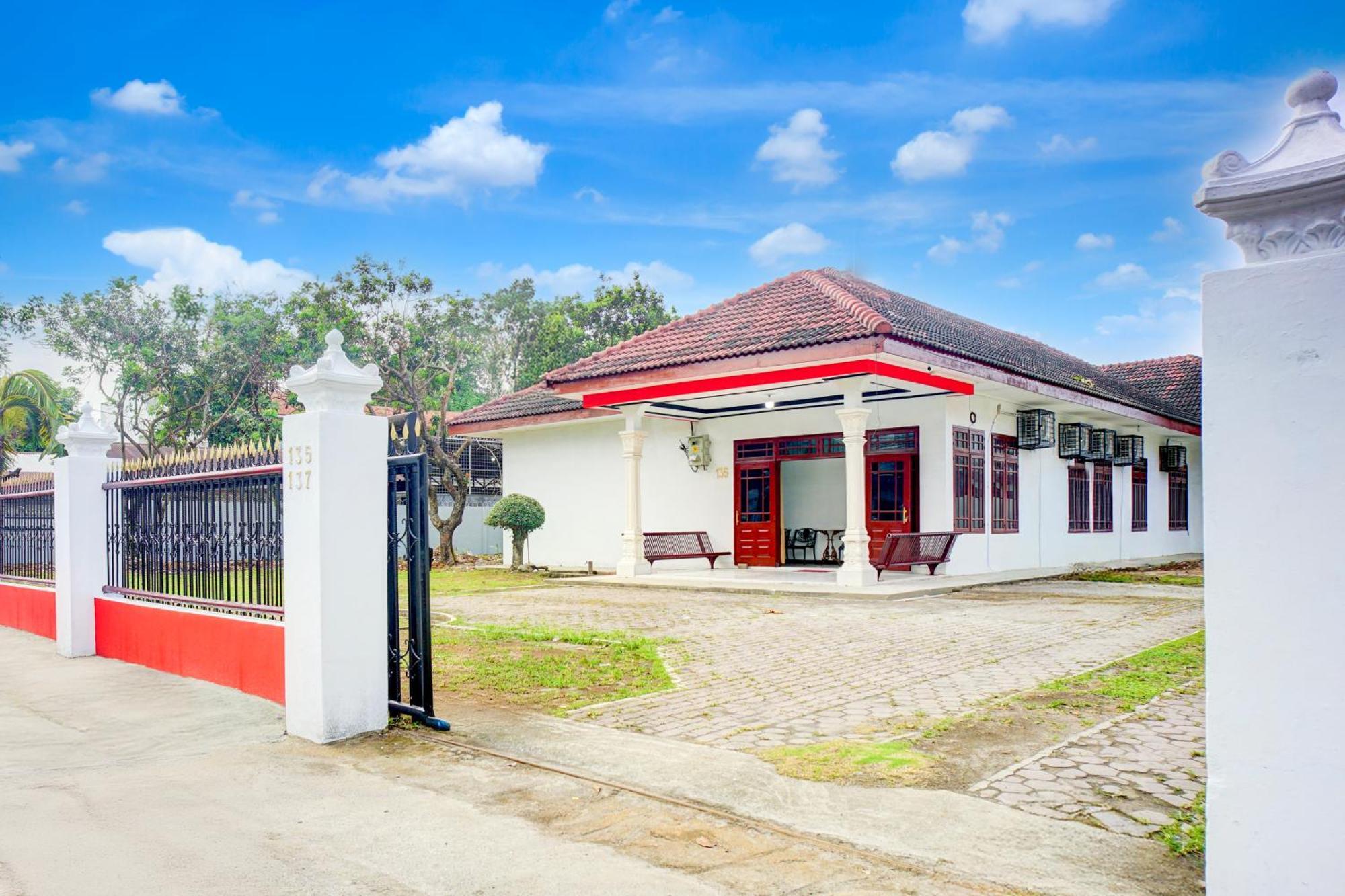 Hotel O Krakatau Near Universitas Muhammadiya Sumatra Utara Umsu Medan Eksteriør billede